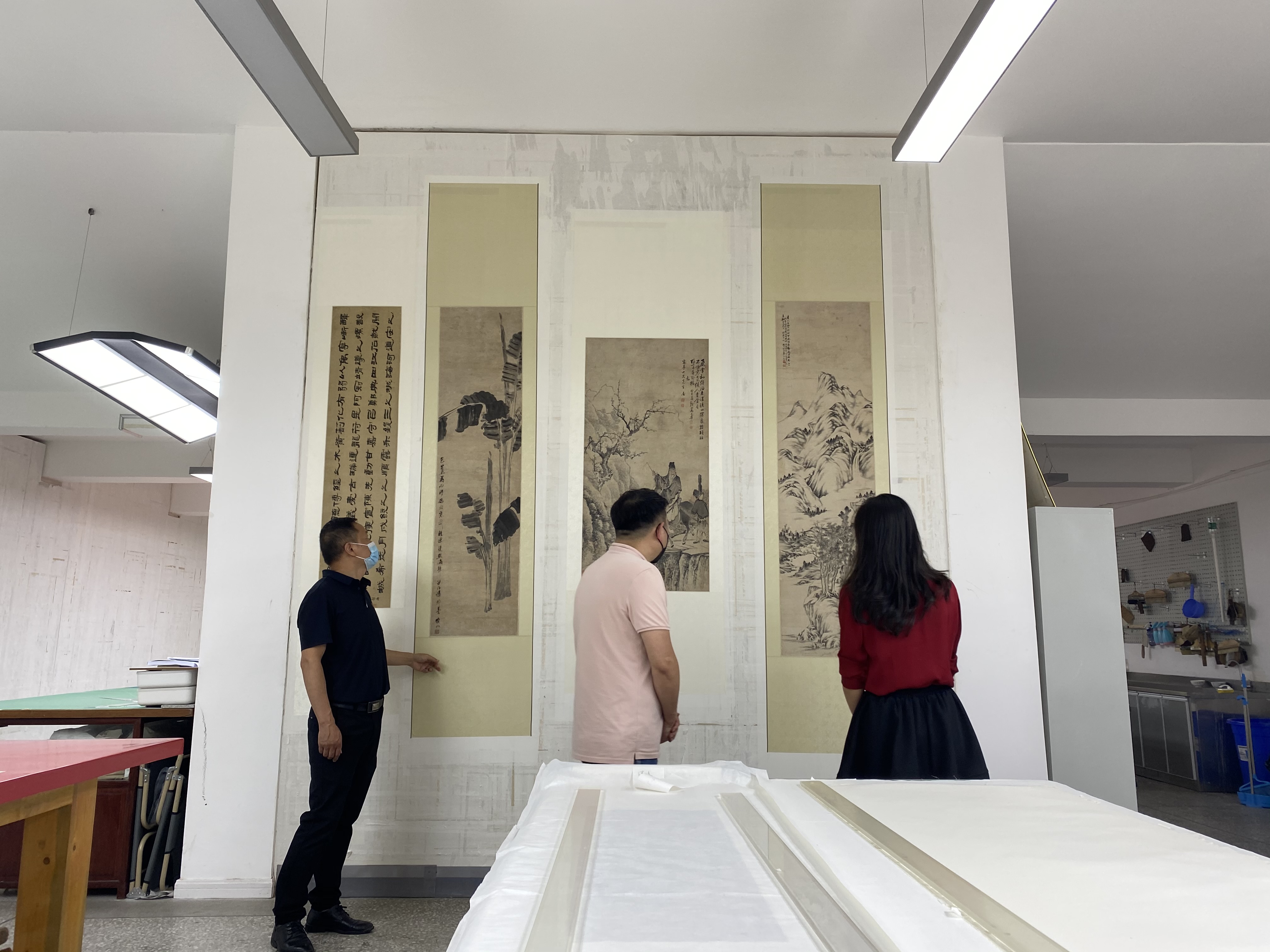 德阳市博物馆对馆藏书画保护修复项目进行进度查验(图5)