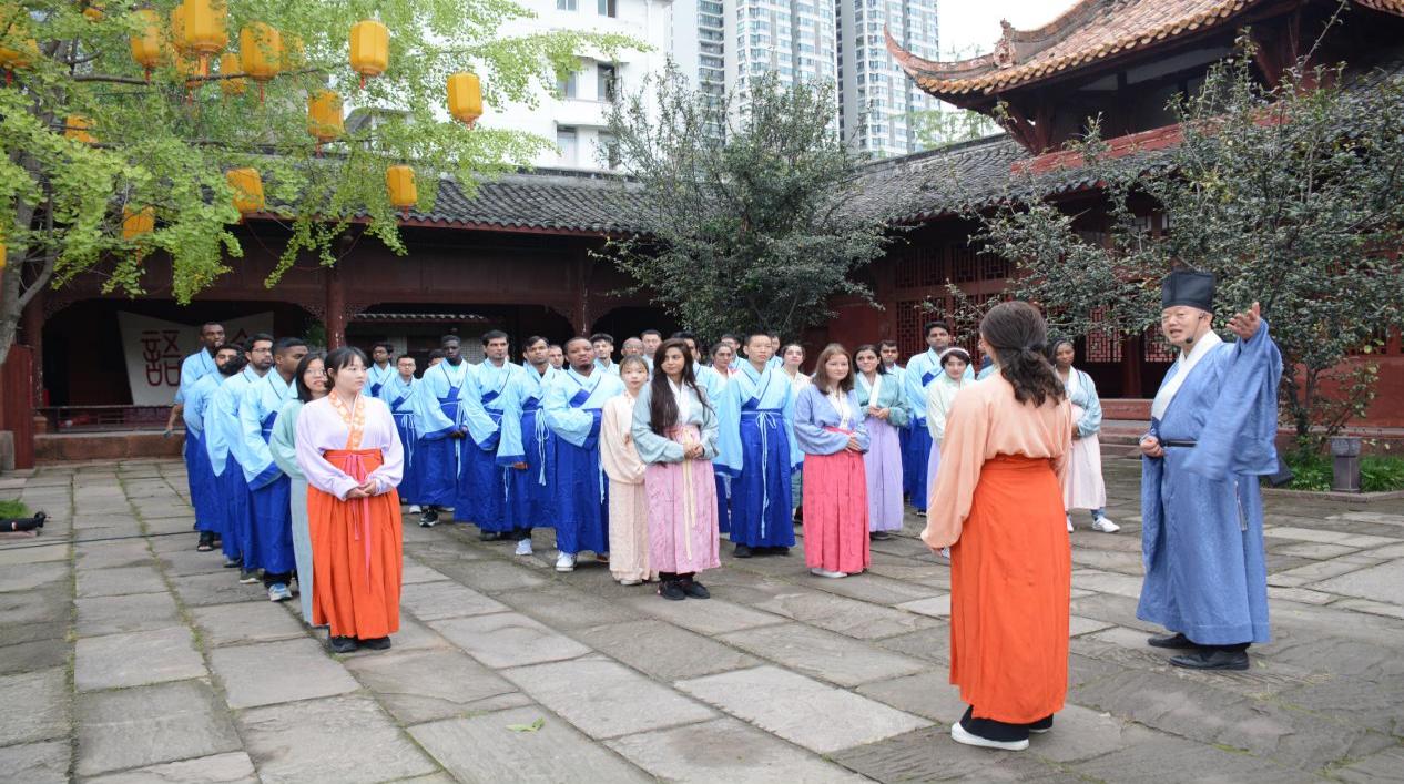 馆校共建“留学科大·感知中国”艺术故事主
