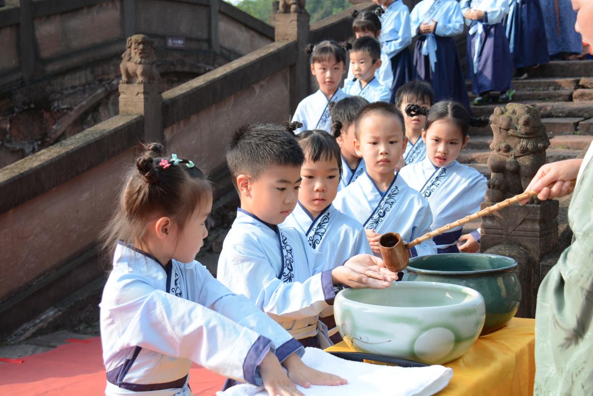 德阳市博物馆举行癸卯年什邡蒙思幼儿园“蒙童开慧智 明德蕴哲思”结业典礼(图3)