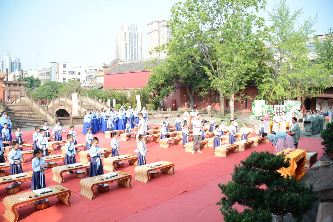 德阳市博物馆举行癸卯年什邡蒙思幼儿园“蒙童开慧智 明德蕴哲思”结业典礼(图2)